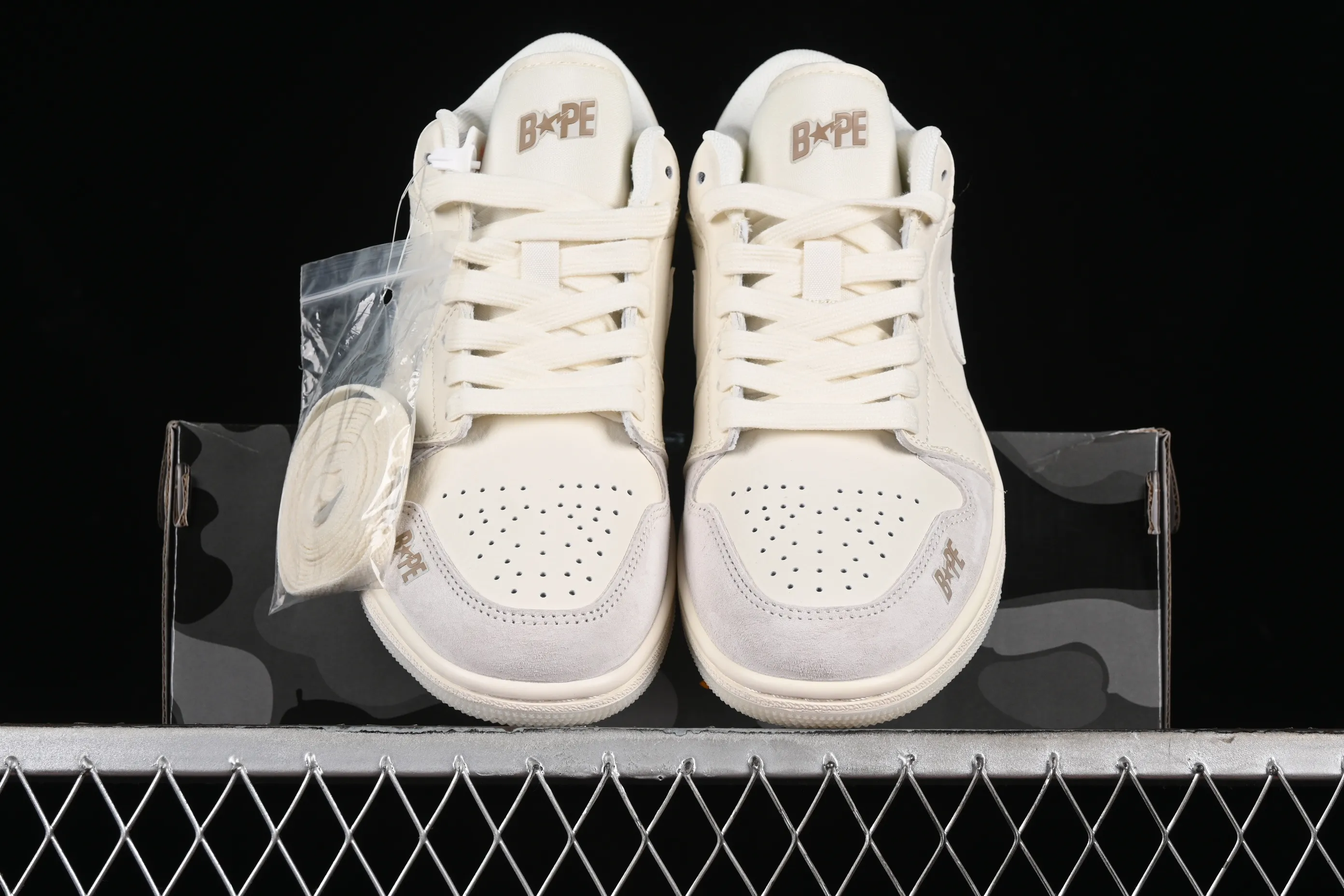 All categories Air Jordan Jordan series basketball shoes Air Jordan 1 Low High-end customized low-top sneakers Air Jordan 1 Low AJ1 Joe 1 Bape joint-Zhuba stitching High-end customized low-top basketball shoes LJ6688-002